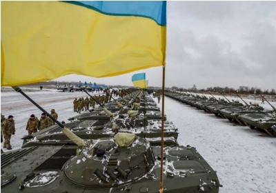 Президент не знал, что вручает военным недоукомплектованные танки, - Бирюков
