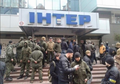 В Киеве активисты заблокировали офис телеканала 