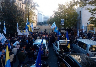 Під АП автомайданівці протестують проти провадження кримінальних справ за побиття Шуфрича