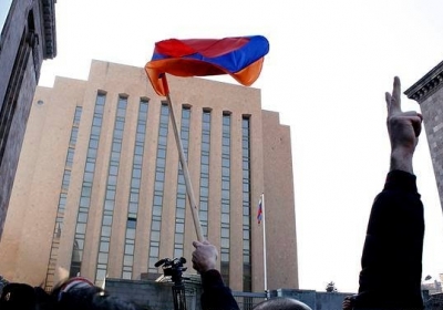 У Єревані мітингувальники оточили резиденцію прем'єр-міністра
