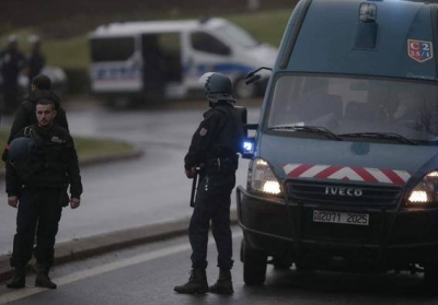 Поліція Парижа відпустила підозрюваних у зв'язках з терористами
