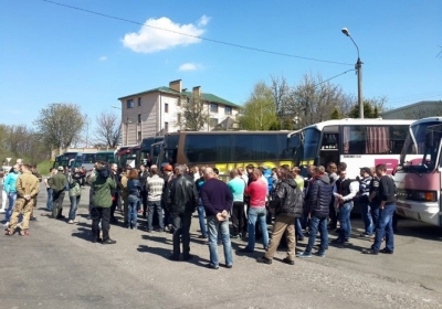 Возле Лавры возникла потасовка между активистами Автомайдана и шахтерами, - фото