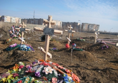 Земельные участки, на которых луганчане выращивали зелень, пошли под могилы ополченцам, - фото