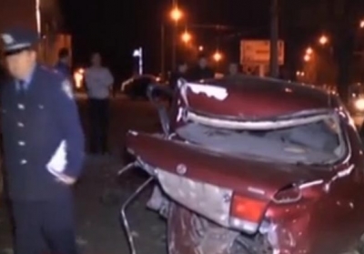 Відео смертельної аварії у Дніпропетровську: Audi на шаленій швидкості врізалося у таксі