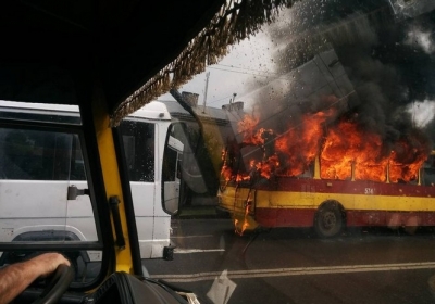 Во Львове дотла сгорел троллейбус, -фото
