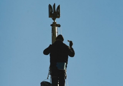 Встановлення Тризуба над Верховною Радою Фото: Facebook