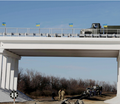 Військові відновили зруйнований сепаратистами міст на Луганщині, – ФОТО