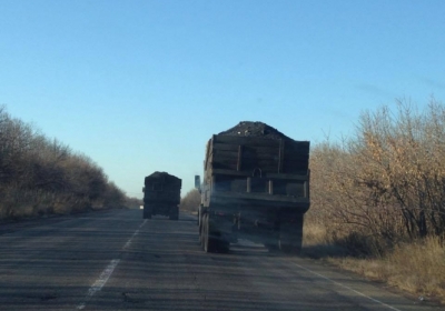 В Україну з окупованих територій нелегально звозять вугілля із копанок, - фото