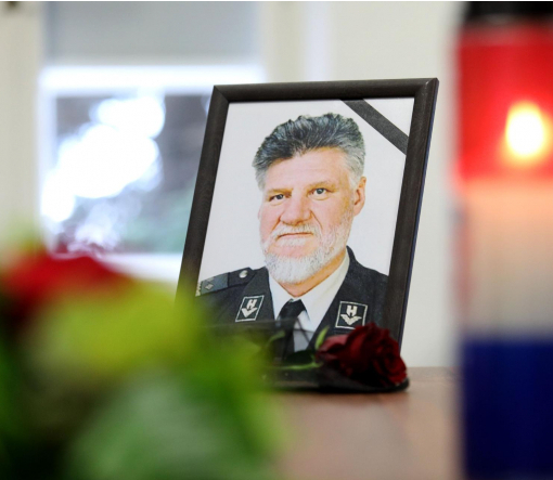 Тіло хорватського генерала, який випив отруту на засіданні Гаазького суду, кремували в Загребі