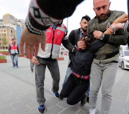 После столкновений с полицией в Стамбуле задержали более 200 демонстрантов