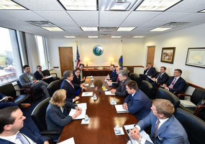 Порошенко і міністр енергетики США обговорили можливості поставки до України скрапленого газу