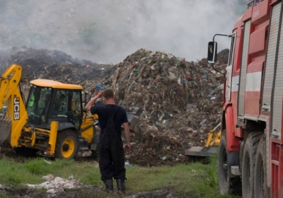 Під завалами сміття на Львівщині може перебувати четверта людина