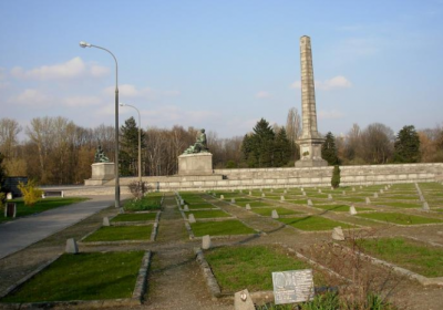 В Польше вандалы осквернили кладбище советских солдат