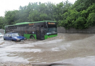 Потужна злива за півгодини затопила Харків (фото, відео) 