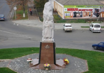 У Черкаській області на місці пам’ятника Леніну встановили чотирьох гетьманів 