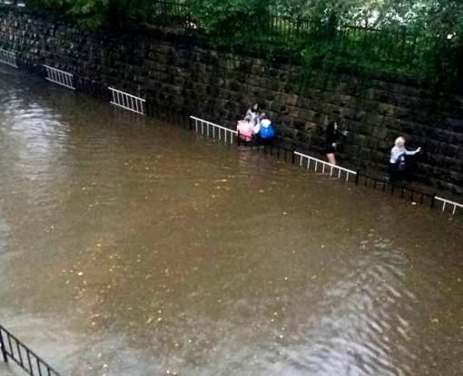 Через сильну зливу в Івано-Франківську затопило центр міста, – ФОТО, ВІДЕО