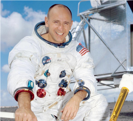 Умер астронавт Алан Бин, который четвертым побывал на Луне