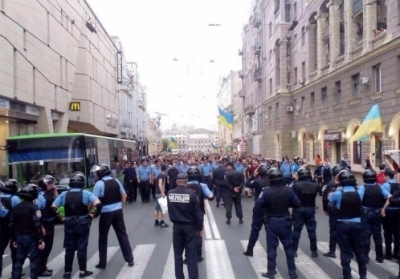 В сети появилось видео столкновения между милицией и евромайдановцами в Харькове