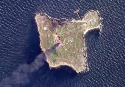 російська авіація скинула бомби на острів Зміїний