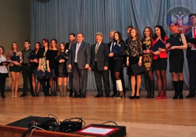 Макіївським випускникам видали дипломи Ростовського державного університету