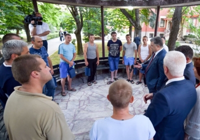 Порошенко в Болгарії відвідав українських військовослужбовців