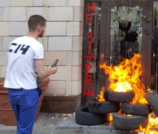 Магазин, с фасада которого убрали граффити времен Майдана, закрылся