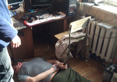 СБУ затримала шпигуна, який збирав інформацію для ФСБ на військовому аеродромі в Одесі, - фото