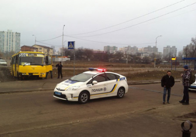 У Києві озброєний чоловік захопив маршрутку і втік від поліції, - ФОТО

