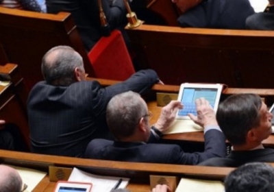 Прем'єр Франції заборонив міністрам користуватися смартфонами
