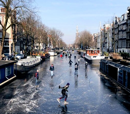 В Амстердаме впервые за шесть лет замерзли каналы, - ФОТО