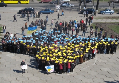 42,5% украинцев считают, что начинать возвращать аннексированный Крым нужно уже сегодня, - опрос
