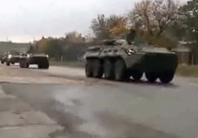 Колону військової техніки, що рухається до кордону материкової України, зафіксували в Криму