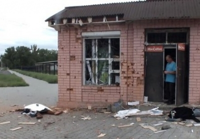 Наслідки обстрілу терористами Макіївки: зруйновані будівлі та загиблі посеред вулиць