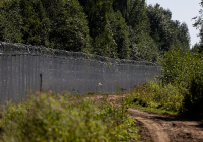 Литва закінчила будувати паркан з колючим дротом на кордоні з Білоруссю