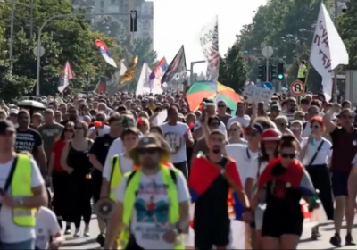 У Сербії тисячі людей вийшли на антиурядовий мітинг
