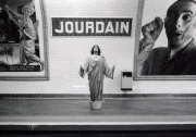 Такое возможно только в Париже: живые станции метро 