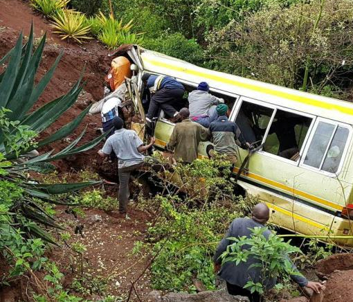 35 человек погибли в результате аварии школьного автобуса в Танзании