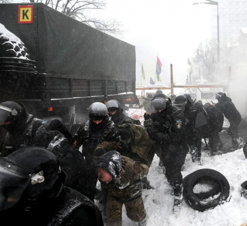 Украинская оппозиция осудила зачистку палаточного городка возле Рады