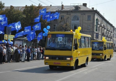 Регіонали дарували школам державні автобуси (фото)