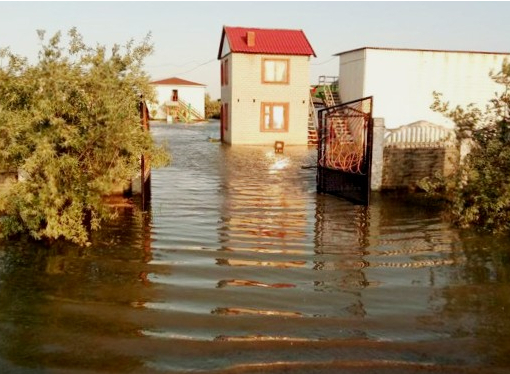 В Запорожской области море затопило пляжи и базы отдыха, - ФОТО