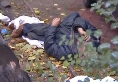 У Донецьку труп пролежав у центрі міста 5 годин (відео)