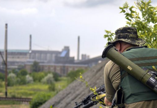 Бойовики продовжують наражати на небезпеку місцеве населення на Донбасі, – штаб АТО