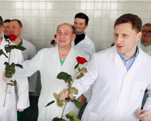 Чернігівські лікарі привітали колежанок з Міжнародним жіночим днем танцями і співом, – ВІДЕО