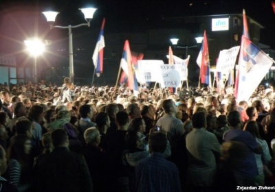 Десятки тисяч людей протестують проти влади у Боснії та Герцеговині