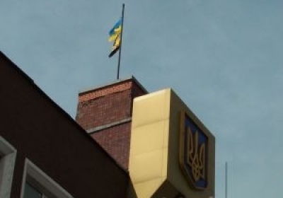 У Єнакієвому над міськрадою замайорів український прапор. Сепаратисти зникли