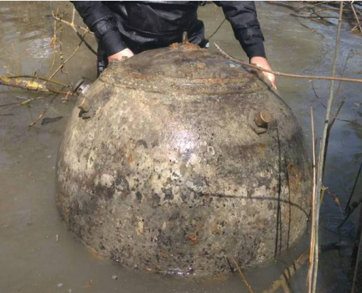 У річці на Одещині знайшли півтонну міну для підводних човнів, – ФОТО