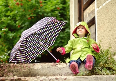 Барвисті парасолі потішать Україну у дощові і похмурі середу та четвер