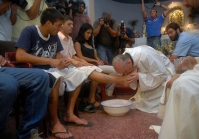 Папа Франциск перед Пасхою обмиє ноги в'язням