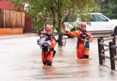 Повінь у Колорадо затопила декілька міст і забрала життя трьох осіб (відео)