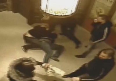 У Херсоні п'яні міліціонери побили двох людей, - відео